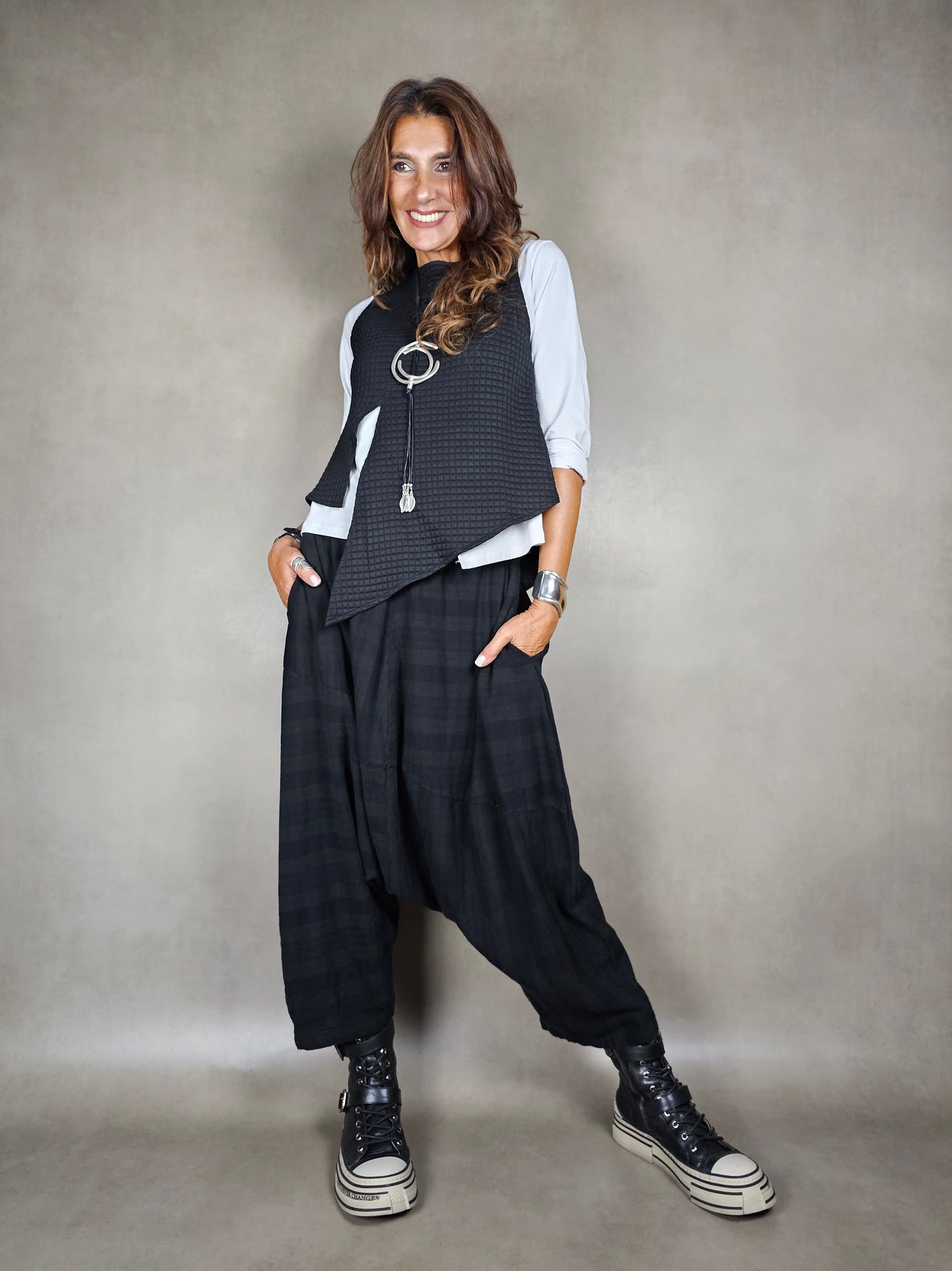 100co low crochet squared trousers