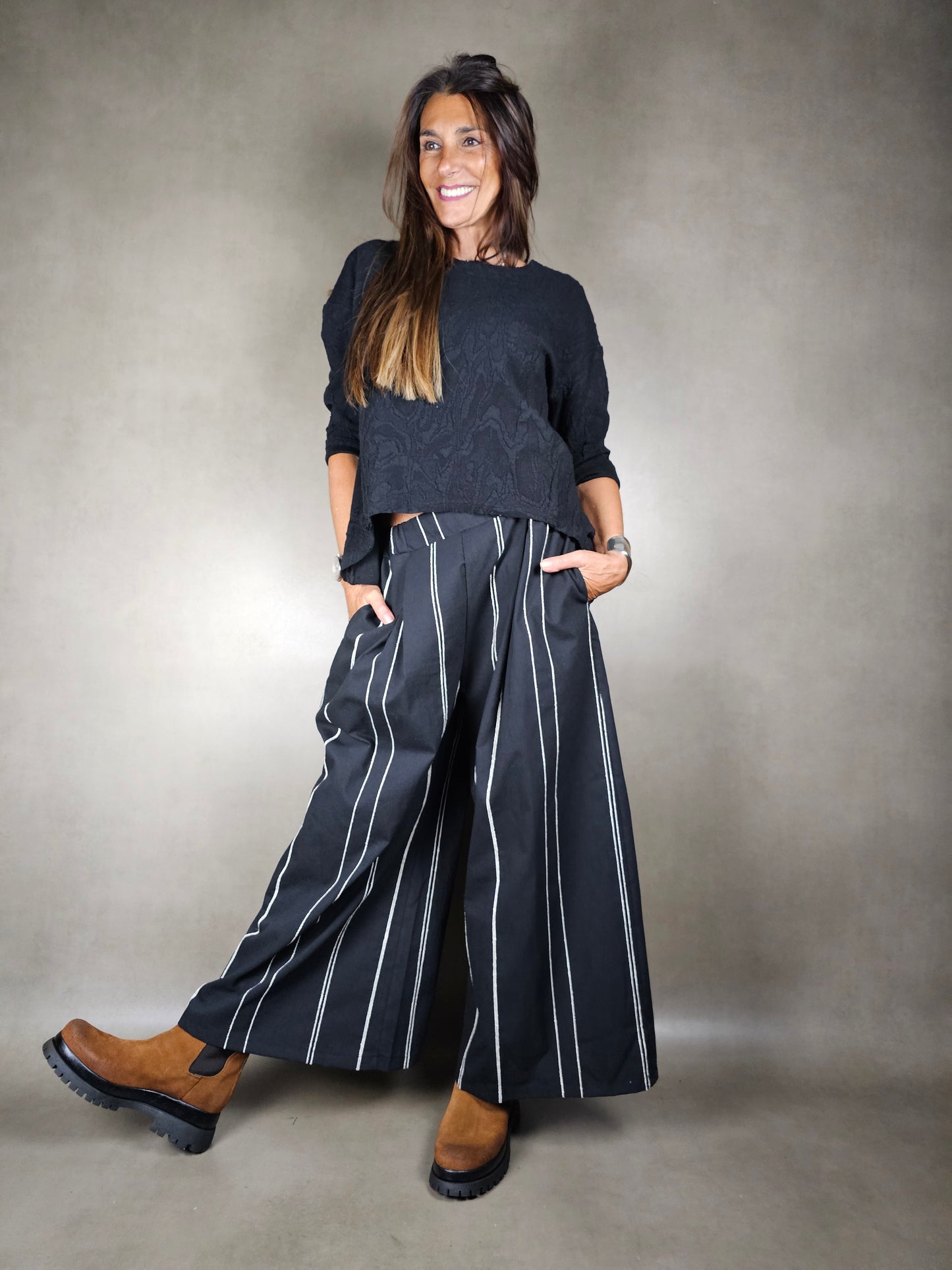 pantalones palazzo con rayas en relieve 100co