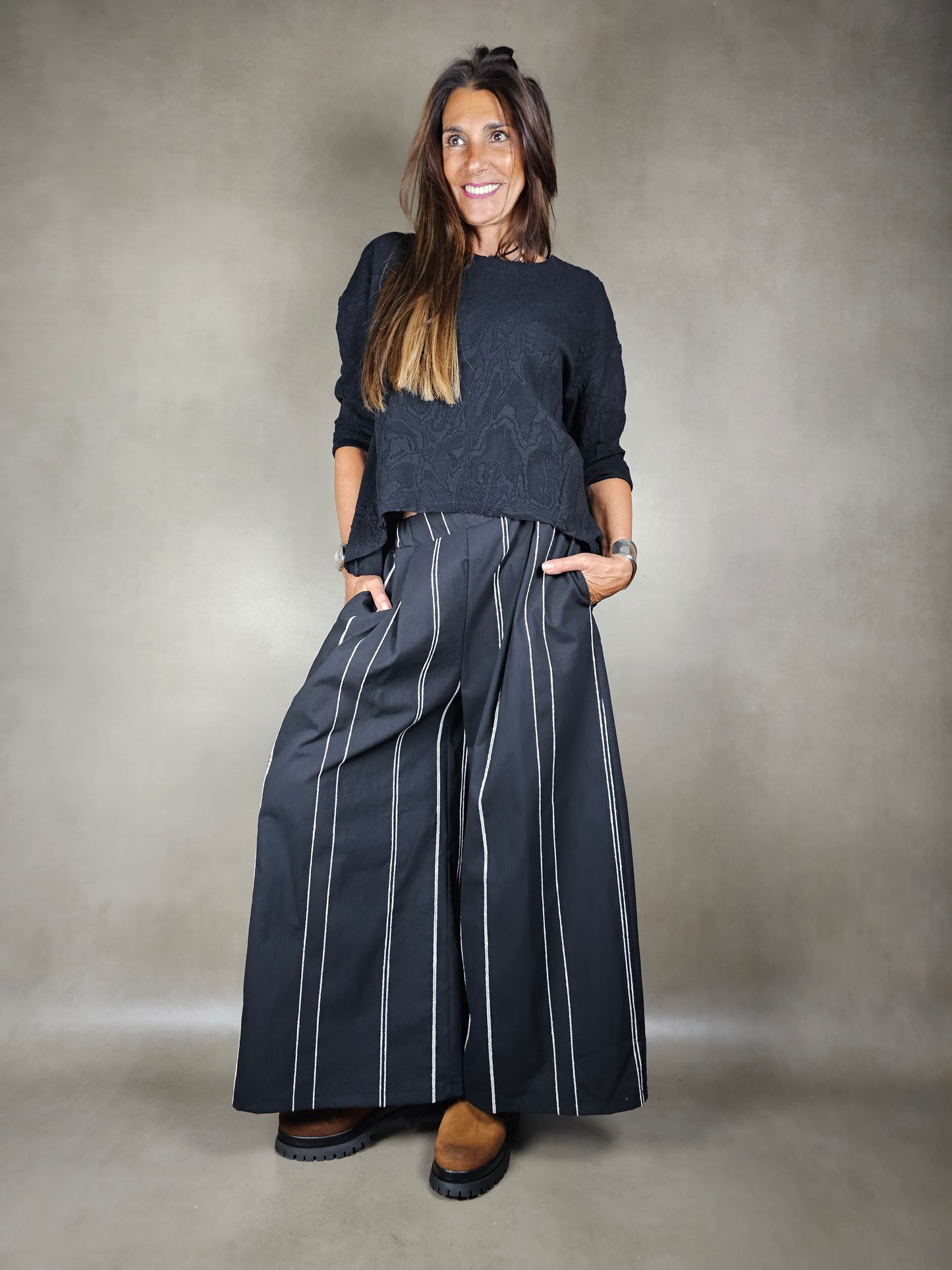 pantalones palazzo con rayas en relieve 100co