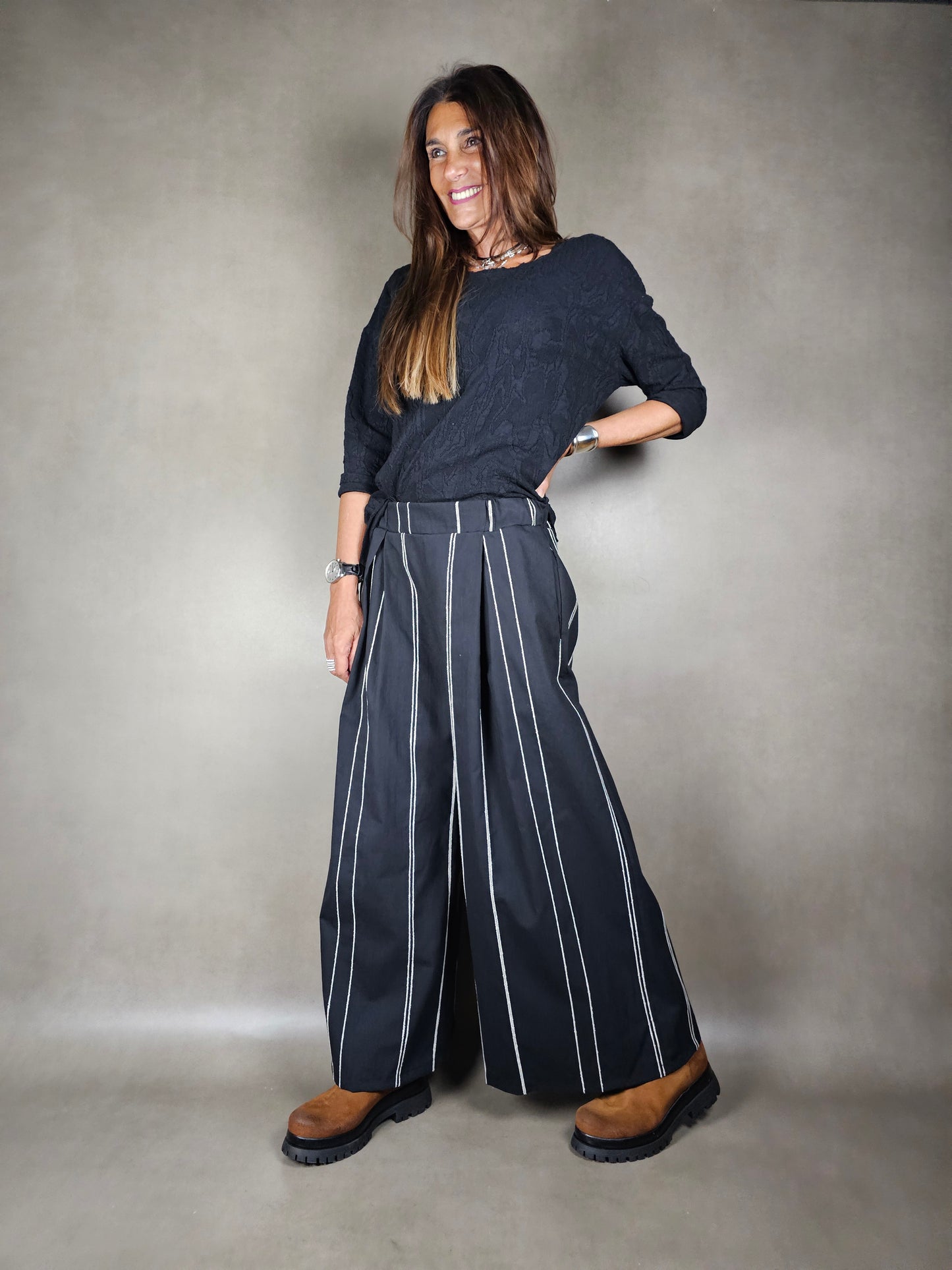 pantalones palazzo con rayas en relieve 100co