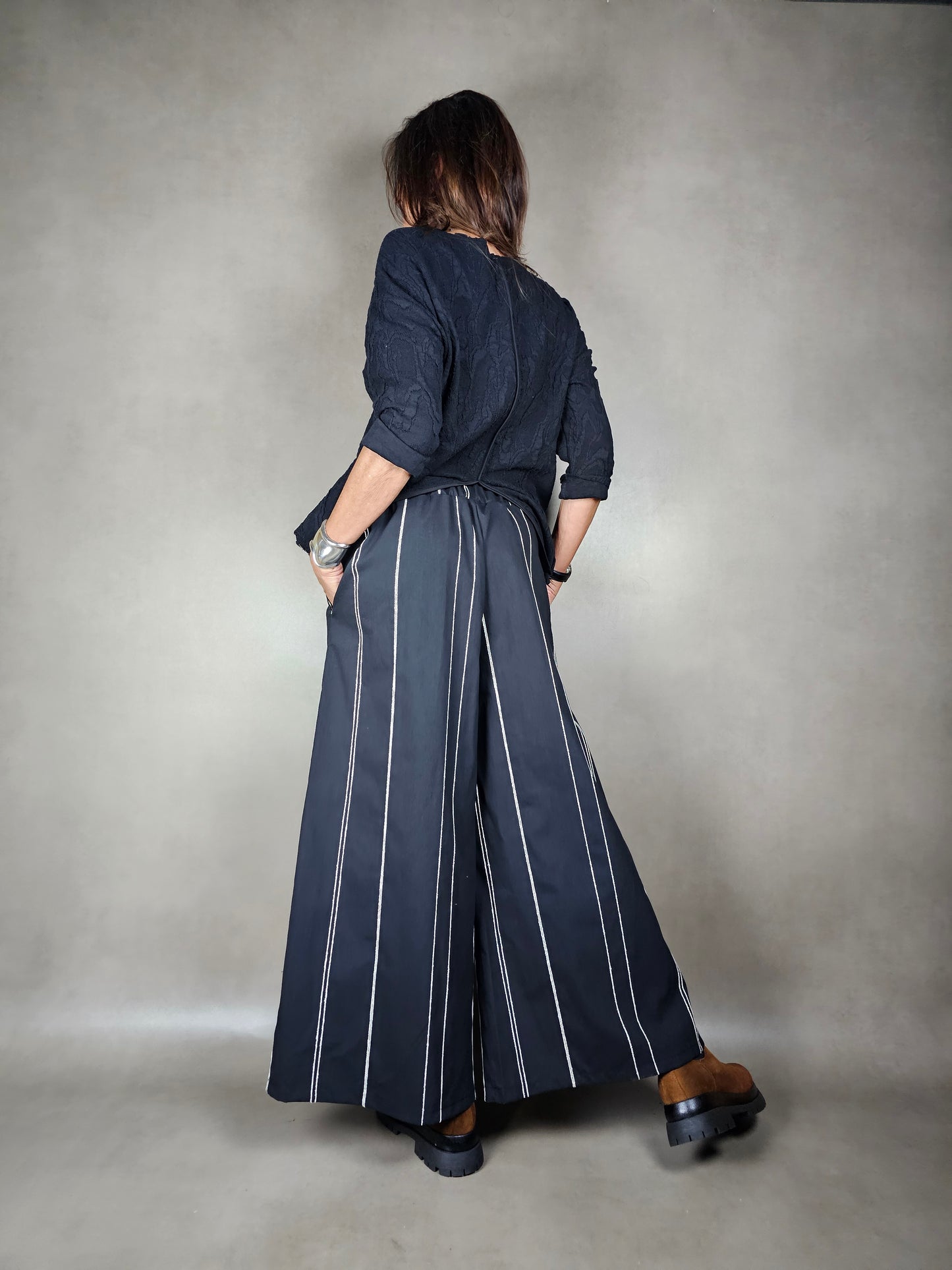 pantalones palazzo con rayas en relieve 100co