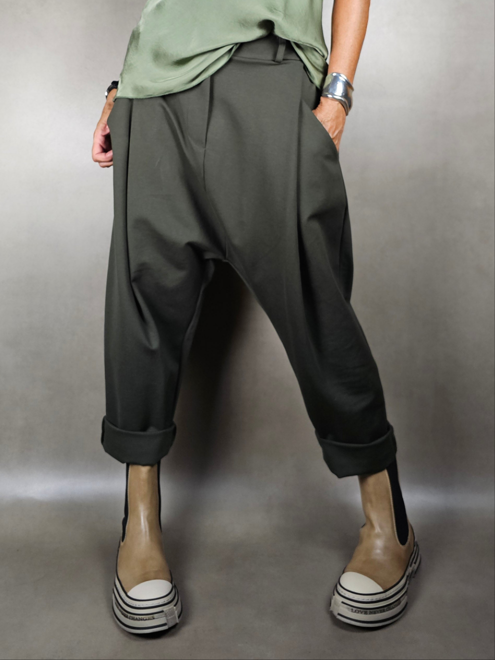 two pleated low crotch pant pmp 65vi30ny5ea