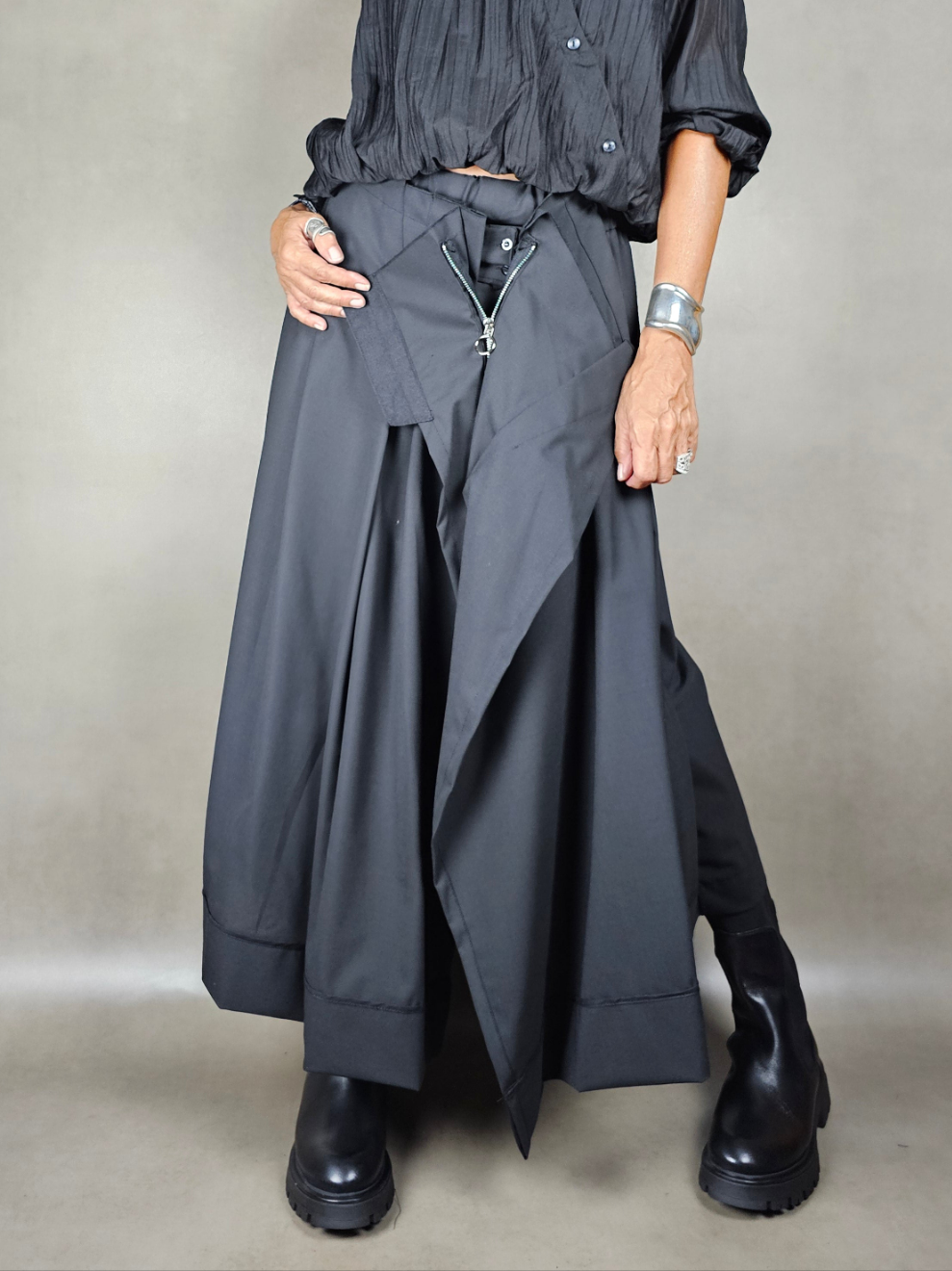 trousers with zip and pleats 63pl33vi4ea