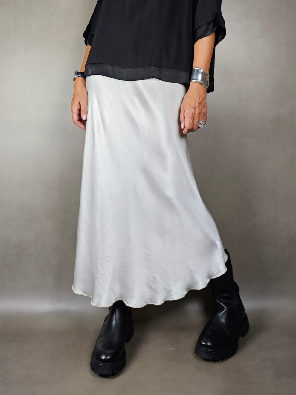 viscose satin longuette skirt