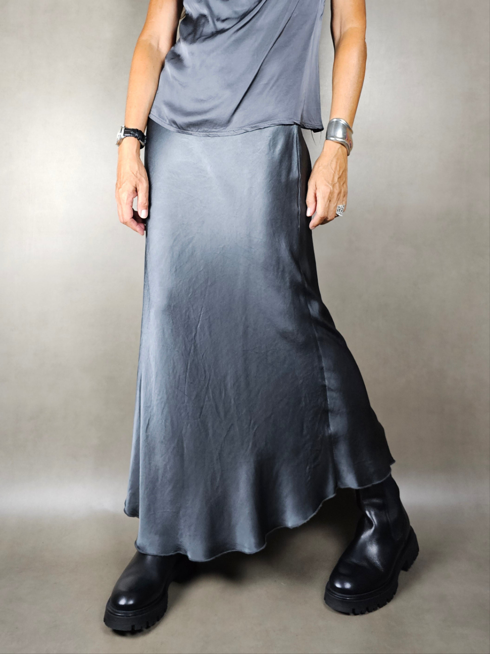 viscose satin longuette skirt